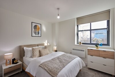 New Eton House Residence - 1-B Flat With a Double Bed