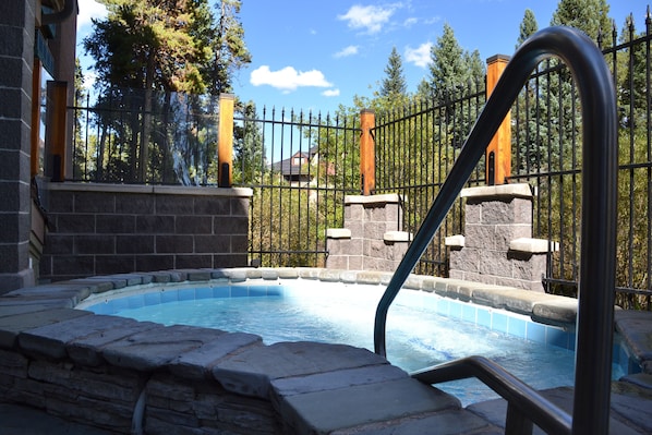 outdoor hot tub