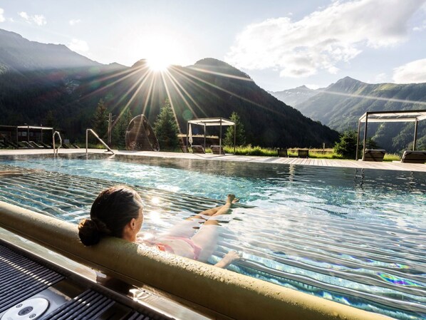 Bergforms, Berg, Freizeit, Gebirge, Schwimmbad, Erholung, Bergstation, Urlaub, Senke, Alpen
