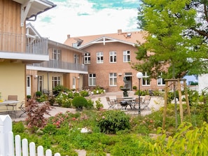 Herman`s Hof Appartement 6 - Innenhof/Terrasse