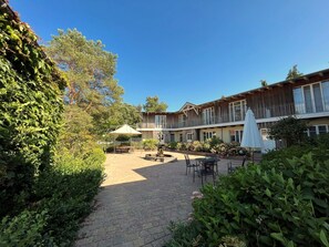 Herman`s Hof Appartement 6 - Innenhof/Terrasse