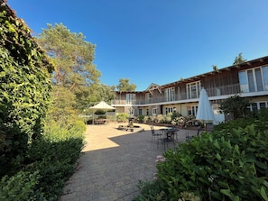Herman`s Hof Appartement 6 - Innenhof/Terrasse