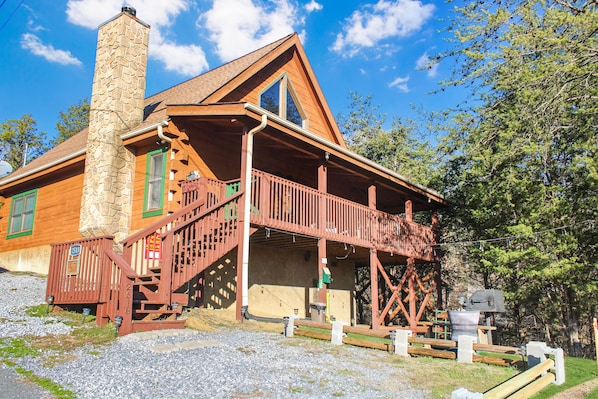 Pet Friendly Pigeon Forge Cabin - Baby Bear Cabin