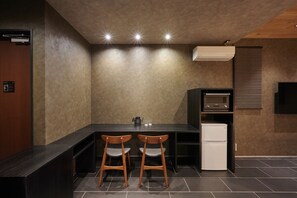 We also have a desk in this room!