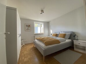 Schlafzimmer mit Doppelbett (160x200)