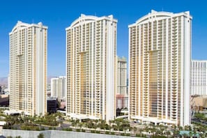 The Luxurious 3 Towers of Signature at MGM Grand