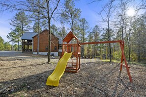 Onsite playground set so all ages can enjoy themselves!