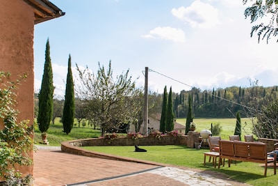 Tuscan Villa: Pool,Hot Tub,A/C,Wi-Fi, Siena