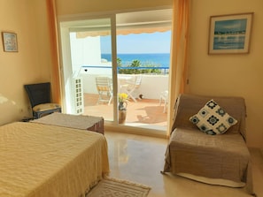 Masterbedroom with terrace overlooking the Mediterranean sea and 1 of the 2 pool
