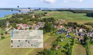 Direkte Umgebung des Objekts. Ortslage: Erinnert an Bullerbü oder Lummerland