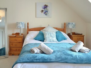 Double bedroom | Arthur’s Cottage, Edzell, near Brechin