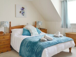 Double bedroom | Arthur’s Cottage, Edzell, near Brechin