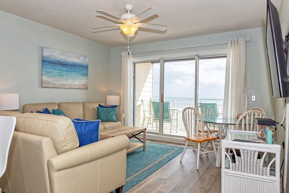 2-level Ocean Front, 3 bedroom / 2.5 bathroom / 3 private balconies