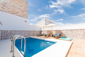 Cubo's Casa El torcal with fireplace | Cubo's Holiday Homes