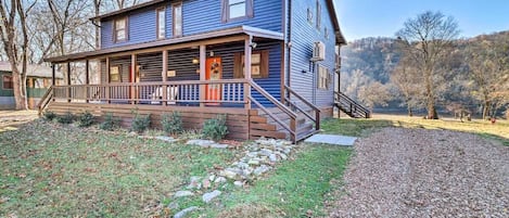 Mountain View Vacation Rental | 4BR | 3BA | Stairs Required | 2,400 Sq Ft