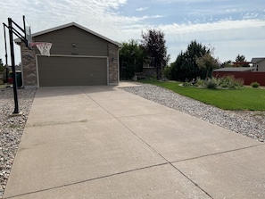 Parking in rock areas to side of the driveway.
Adjustable bb hoop!