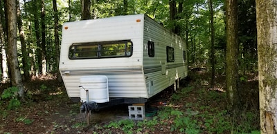 28Ft RV Camper in the Woods w/Outdoor Hot Tub & Fire Pit