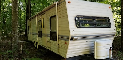 28Ft RV Camper in the Woods w/Outdoor Hot Tub & Fire Pit