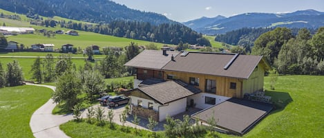 Außenseite Ferienhaus [Sommer]