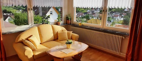 Große Ferienwohnung, 80qm, 2 Schlafzimmer, Freisitz, max. 4 Personen