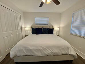 Second bedroom with king size bed and premium mattress