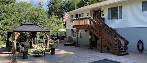 Front Entrance: Patio, Gazebo, Firepit & Chairs, Sun Lounger, Hammock. Summer’20