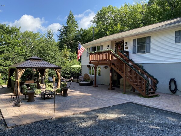 Front Entrance: Patio, Gazebo, Firepit & Chairs, Sun Lounger, Hammock. Summer’20