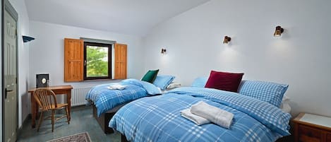 Room 1 Blackberry 2 double beds ensuite