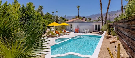 Gorgeous pool to swim all day