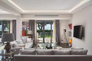 190507 Msc CN Laurore 105Croisette 12
