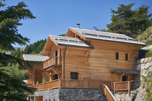 190608 Msc Auron Chalet Lionel 1