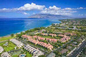 Explore Kamaole Sands, a stunning resort with lush grounds and breathtaking ocean views. (1)