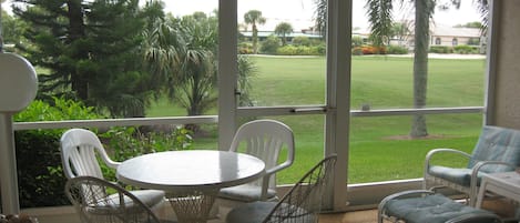 Hor'Dourves, Drinks, Reading on the Lanai