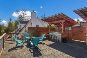 Firepit and bar