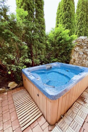 Bain à remous extérieur