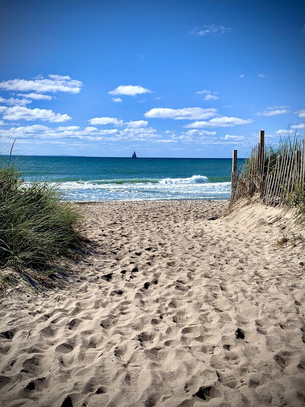 Green Hill Beach (public access)