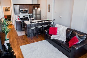 Beautiful apartment in New Haven - short walk to Wooster Square!