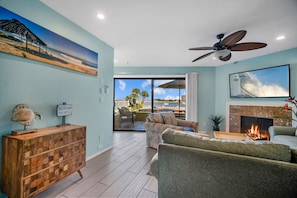 2020's full modern, ground floor condo with a an 8 foot sliding glass door to your private patio with BBQ, picnic table and chairs.
(Disclaimer: fireplace is not functional)