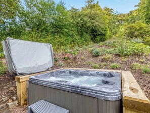 Hot tub | Gadley Cottage - Moore Care Cottages, Buxton