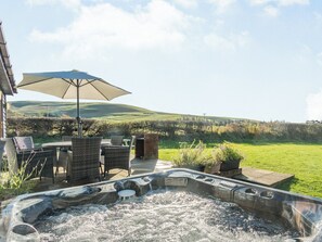 Hot tub | Cuckoo Hill Lodge, Rhayader