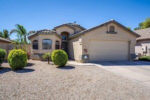 Great neighborhood, open layout, and an amazing location, this spacious property is an ideal place to stay and play in Avondale. When staying in the charming Kokopelli Bungalow, you’ll feel right at home.