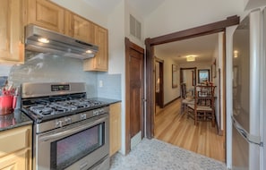 Nicely appointed kitchen with new tile backsplash and flooring