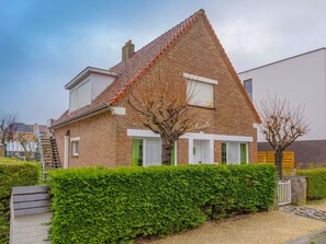 Plant, Sky, Building, Window, Land Lot, Cloud, Architecture, House, Tree, Brick