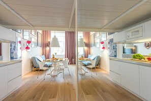 Küche & Wohnzimmer