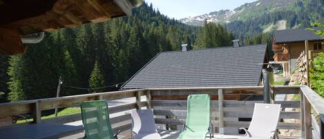 Chalet Les Bucherons, terrasse avec vue sur la montagne