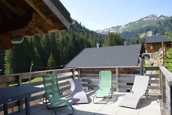 Chalet Les Bucherons, terrasse avec vue sur la montagne