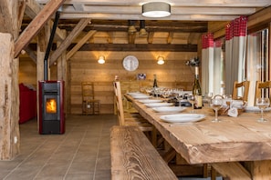 Chalet Les Bucherons, salle à manger pour 14 personnes au 1er étage