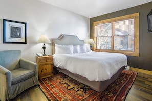 King bed in primary bedroom w/ mtn views!