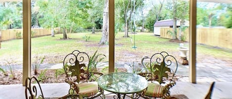 Huge porch overlooking 1 acre walking distance from Historic Mainstreet 