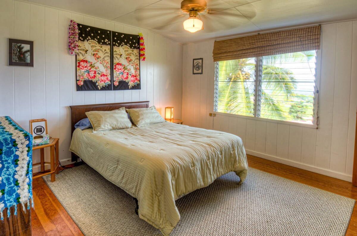 Hilltop Views! Backyard Pool, 3 Bedrooms/3 Baths. Gentle Breezes. Very Private.